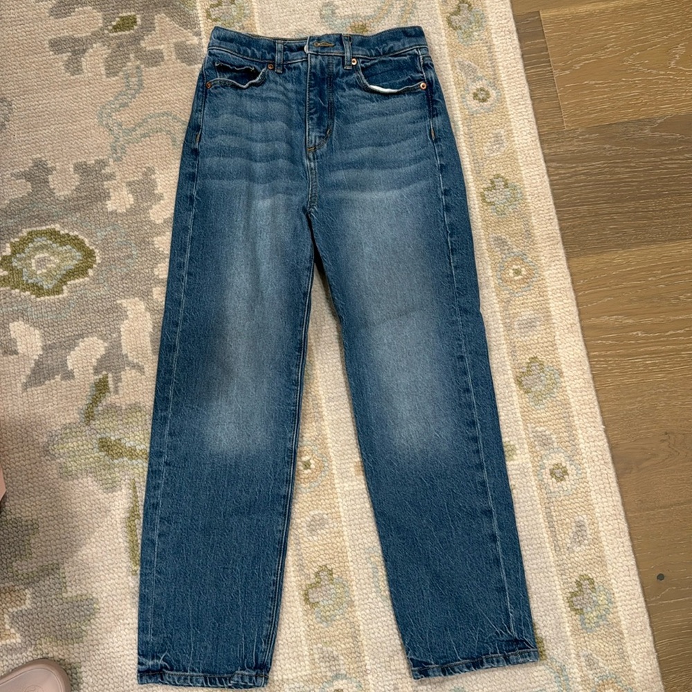 Super cute straight leg ankle length denim jeans!
